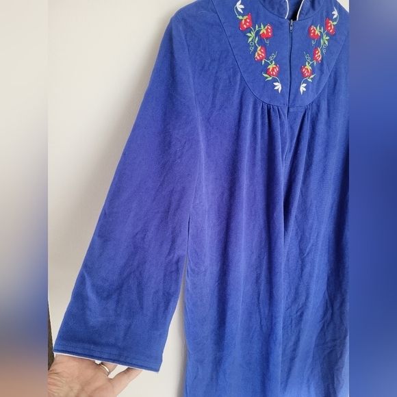 Vintage House Coat / Dressing Gown Embroidered Strawberry Detail Sz S -L - Picture 6 of 6